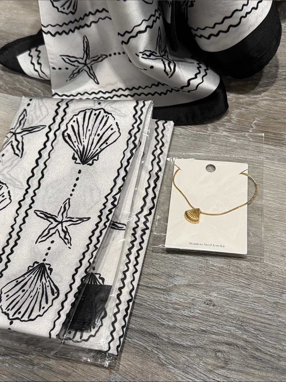 NEW Black & White Seashell Scarf with Gold Shell necklace